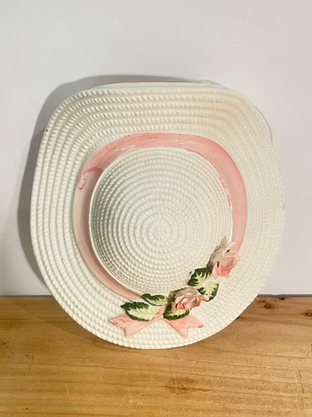 Vintage Ceramic Wall Pocket Vase Straw Sun Hat Pink Ribbon Flower Granny Cottage